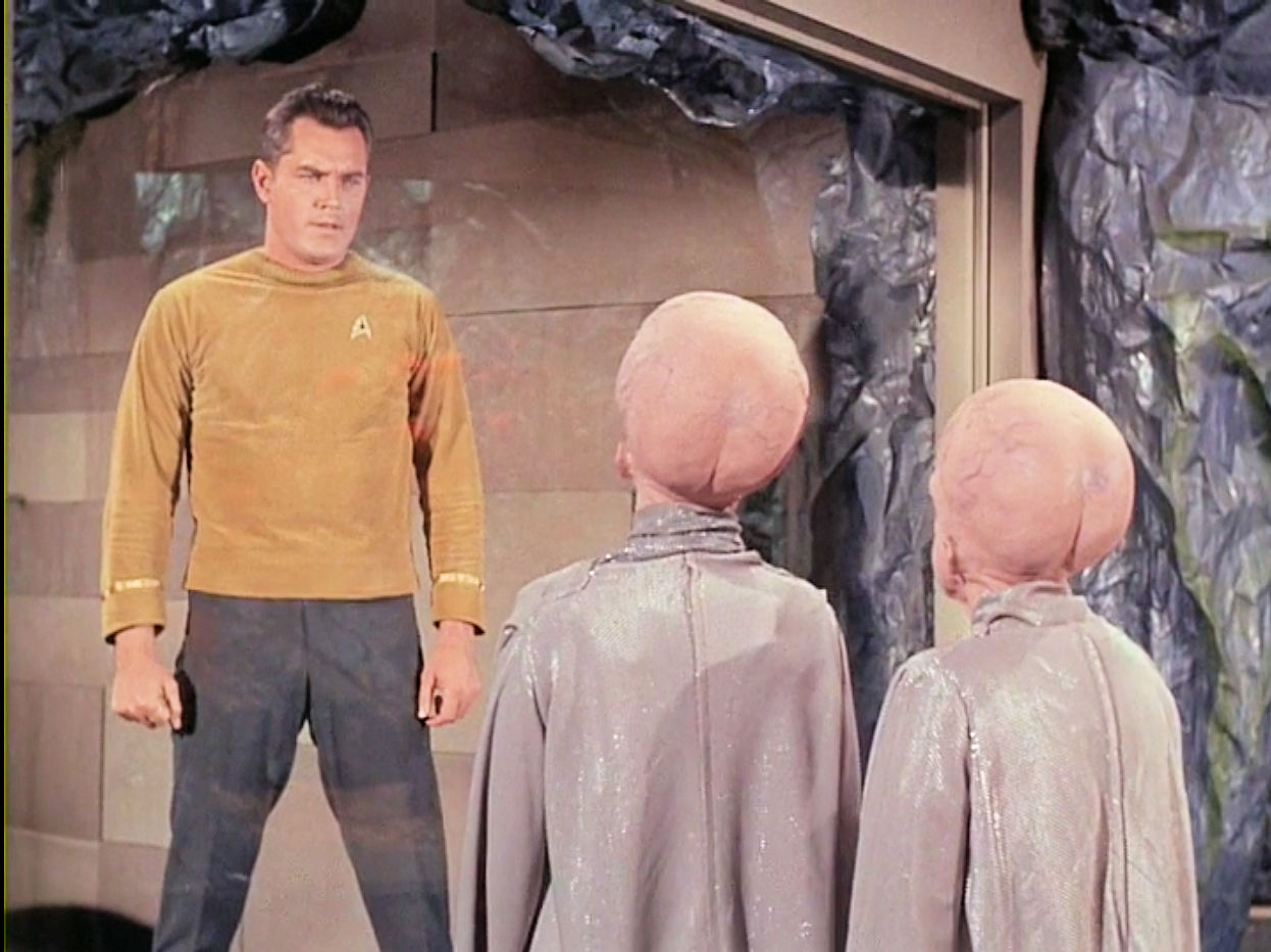 Image from Star Trek episode The Menagerie showing Pike in prison cell talking with two Talosians